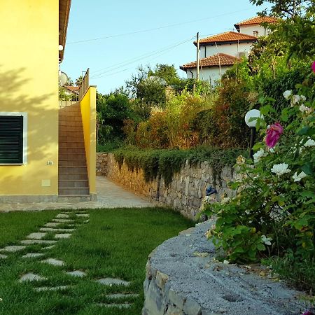 Villa Casa Laura Imperia Exterior foto